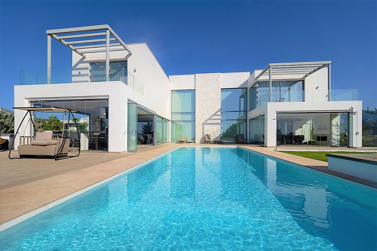 Luxury Villa with panoramic sea views in Benahavis