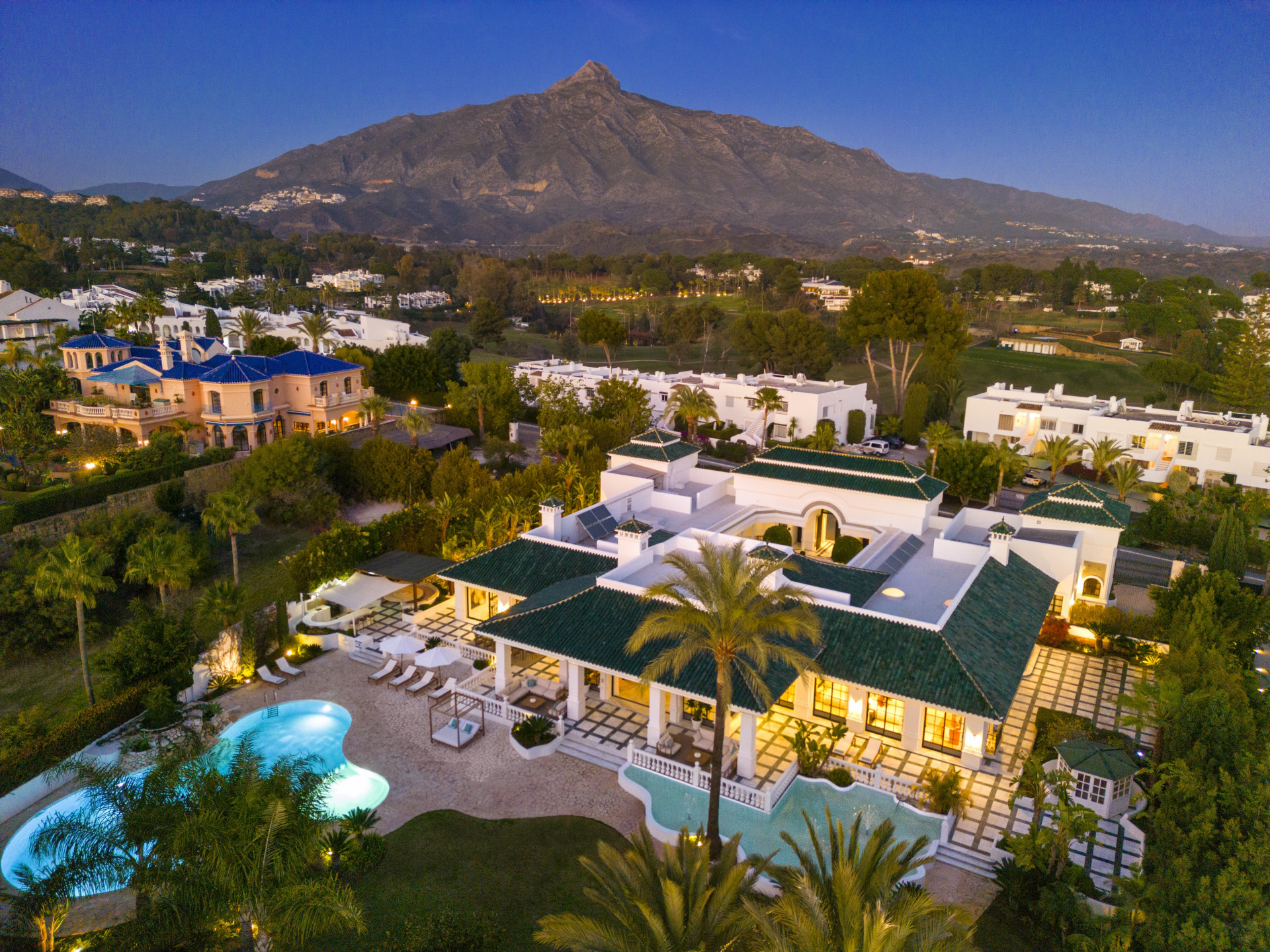 Featured Image of Luxury Villa with mountain views in Nueva Andalucia