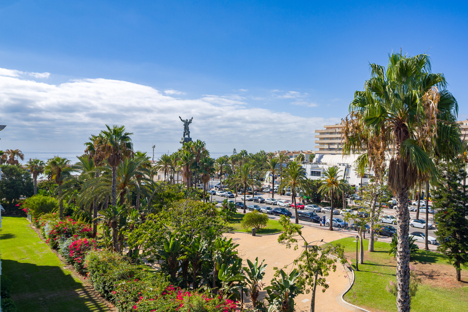 Beachside Apartment with sea views in Playa Rocio, Puerto Banus, Marbella